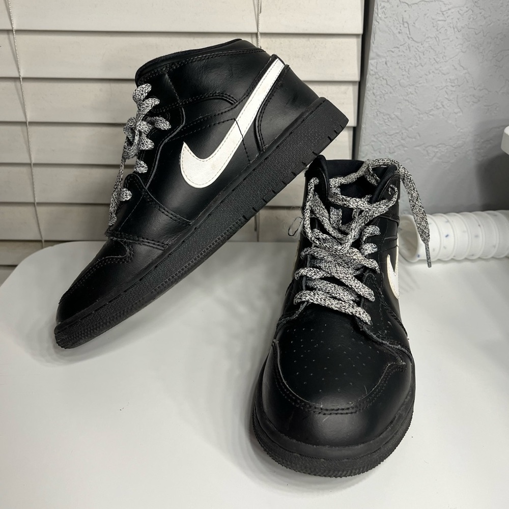 Jordan 1 Mids!!